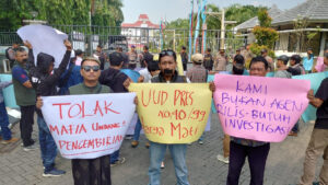 gresik bergetar